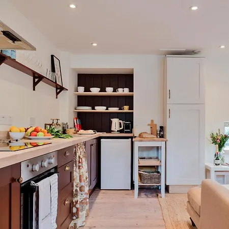Finest Retreats - Courtside Cottage Painswick Exterior photo