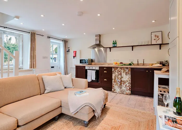 Finest Retreats - Courtside Cottage